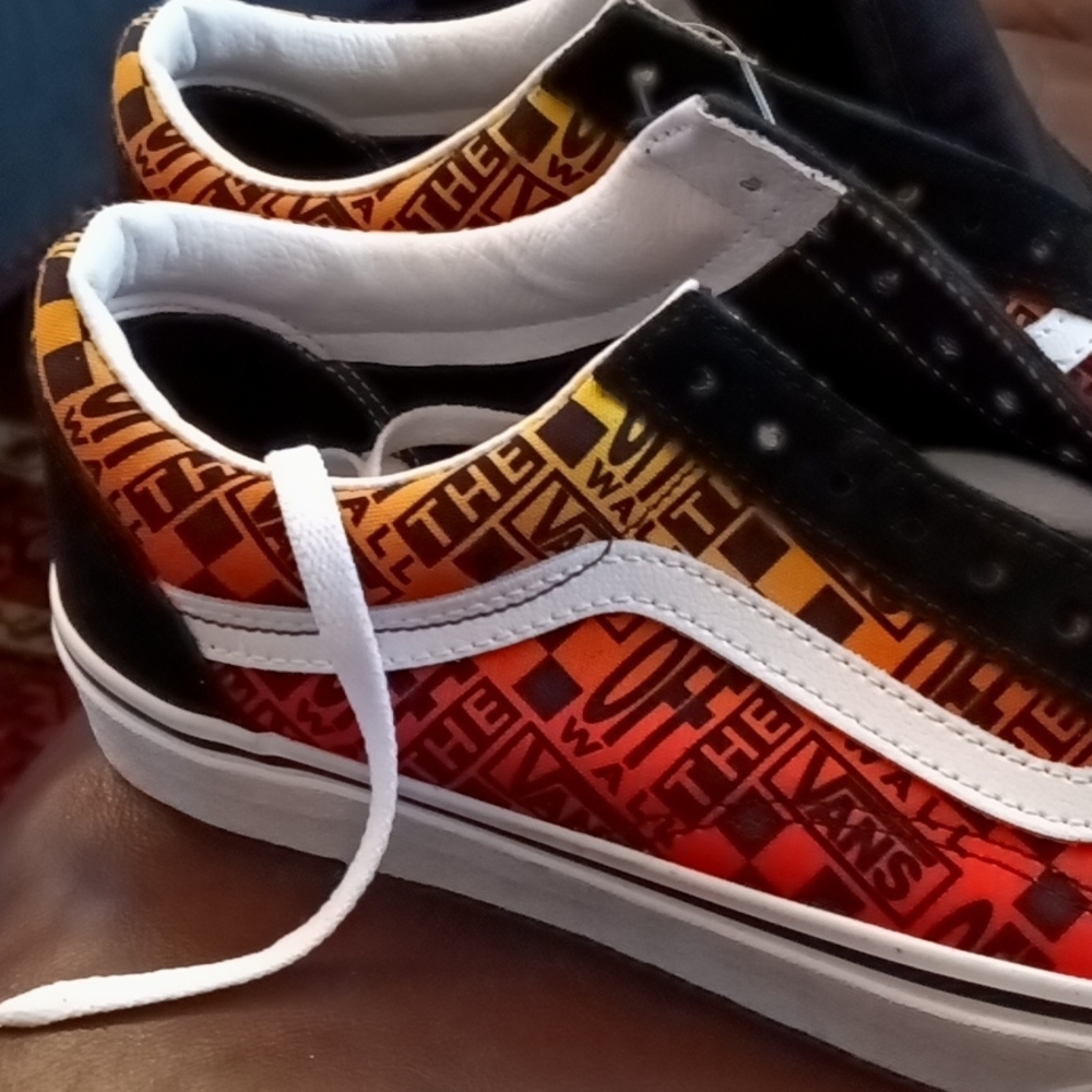 #60 Brand new Vans Logo Flame old Skool sneakers - Picture 9 of 12